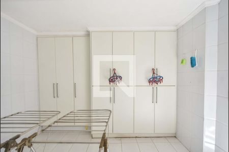 Casa à venda com 848m², 5 quartos e 8 vagasLavanderia