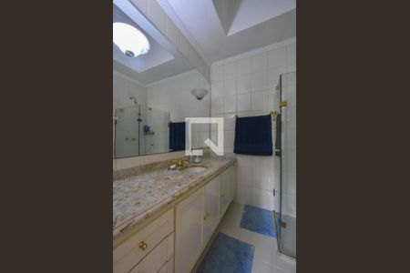 Casa à venda com 848m², 5 quartos e 8 vagasBanheiro Suíte 02