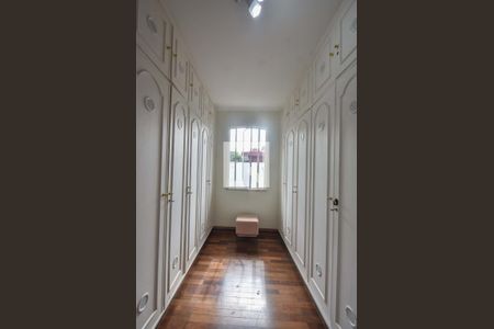 Casa à venda com 848m², 5 quartos e 8 vagasCloset Suíte 01