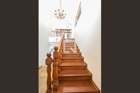 Casa à venda com 848m², 5 quartos e 8 vagasEscada