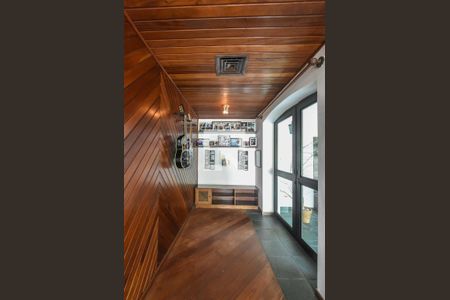 Casa à venda com 848m², 5 quartos e 8 vagasEstúdio 