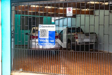 Casa à venda com 220m², 3 quartos e 2 vagas Casa à venda com 220m², 3 quartos e 2 vagasFachada