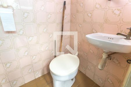 Casa à venda com 220m², 3 quartos e 2 vagas Casa à venda com 220m², 3 quartos e 2 vagasBanheiro de serviço