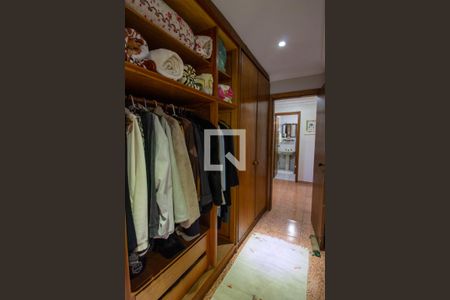 Apartamento à venda com 144m², 4 quartos e 2 vagas Apartamento à venda com 144m², 4 quartos e 2 vagasCloset da Suíte
