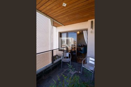 Apartamento à venda com 144m², 4 quartos e 2 vagas Apartamento à venda com 144m², 4 quartos e 2 vagasSacada da Sala