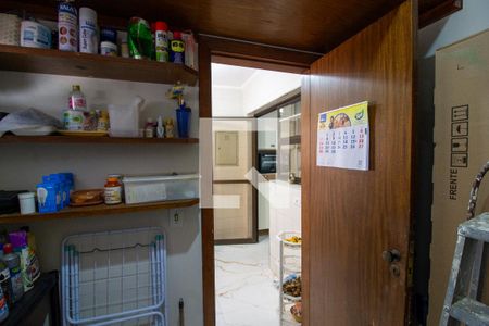 Apartamento à venda com 144m², 4 quartos e 2 vagas Apartamento à venda com 144m², 4 quartos e 2 vagasQuarto de Serviço