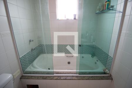 Casa à venda com 400m², 3 quartos e 7 vagasBanheiro da Suíte 1