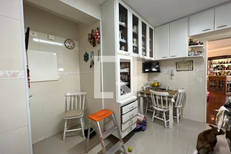 Apartamento à venda com 130m², 3 quartos e 2 vagas Apartamento à venda com 130m², 3 quartos e 2 vagasCozinha