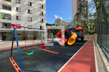 Apartamento à venda com 130m², 3 quartos e 2 vagas Apartamento à venda com 130m², 3 quartos e 2 vagasÁrea Comum - Playground