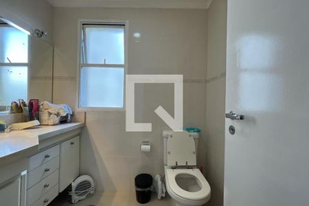 Apartamento à venda com 130m², 3 quartos e 2 vagas Apartamento à venda com 130m², 3 quartos e 2 vagasBanheiro da Suíte 1