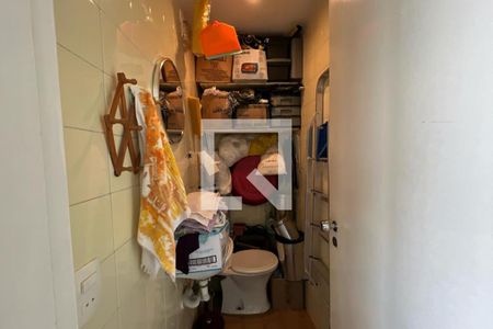 Apartamento à venda com 130m², 3 quartos e 2 vagas Apartamento à venda com 130m², 3 quartos e 2 vagasBanheiro de Serviço