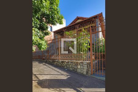 Casa à venda com 360m², 6 quartos e 2 vagasFachada