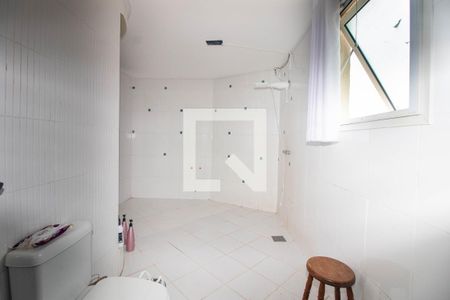 Casa à venda com 260m², 2 quartos e 3 vagasBanheiro da Suíte 2