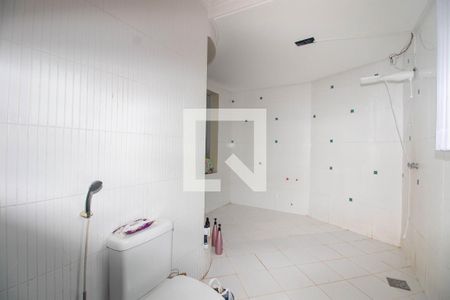 Casa à venda com 260m², 2 quartos e 3 vagasBanheiro da Suíte 2