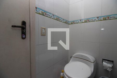 Casa à venda com 260m², 2 quartos e 3 vagasBanheiro da Suíte 1