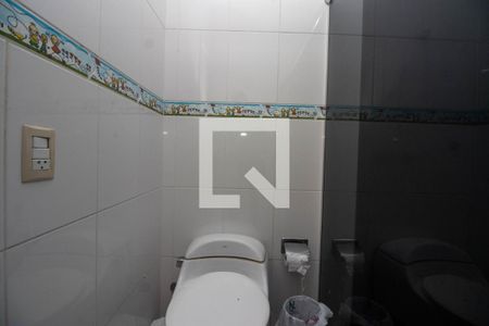 Casa à venda com 260m², 2 quartos e 3 vagasBanheiro da Suíte 1