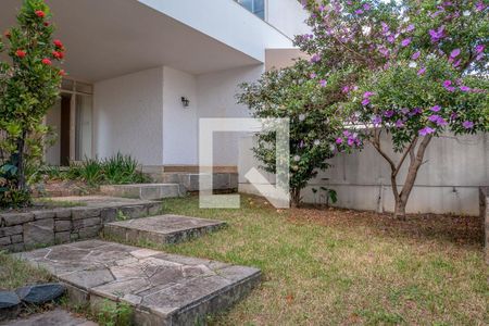 Casa à venda com 540m², 6 quartos e 2 vagas Casa à venda com 540m², 6 quartos e 2 vagasQuintal