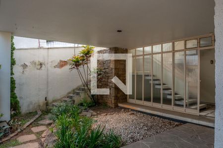 Casa à venda com 540m², 6 quartos e 2 vagas Casa à venda com 540m², 6 quartos e 2 vagasQuintal