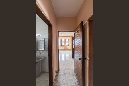 Corredor de casa à venda com 2 quartos, 400m² em Vila Carrao, São Paulo