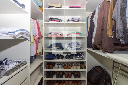 Closet do quarto suite de apartamento à venda com 3 quartos, 118m² em Jardim Lindóia, Porto Alegre