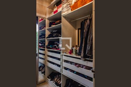 Apartamento à venda com 201m², 2 quartos e 2 vagas Apartamento à venda com 201m², 2 quartos e 2 vagasCloset do quarto 1