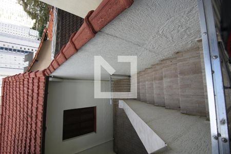 Casa à venda com 170m², 3 quartos e 2 vagasEscada