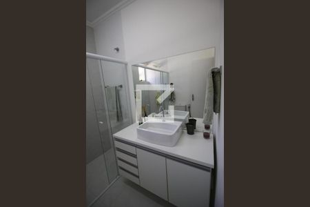 Casa à venda com 170m², 3 quartos e 2 vagasBanheiro