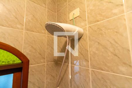 Casa à venda com 173m², 2 quartos e 5 vagas Casa à venda com 173m², 2 quartos e 5 vagasBanheiro social