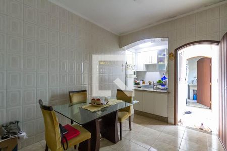 Casa à venda com 173m², 2 quartos e 5 vagas Casa à venda com 173m², 2 quartos e 5 vagasCozinha e copa