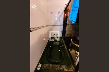 Casa à venda com 325m², 5 quartos e 5 vagas Casa à venda com 325m², 5 quartos e 5 vagasBanheiro da Suíte 1