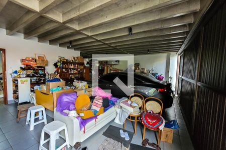 Casa à venda com 325m², 5 quartos e 5 vagas Casa à venda com 325m², 5 quartos e 5 vagasGaragem