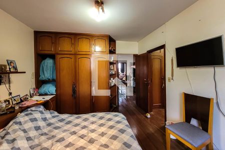 Casa à venda com 325m², 5 quartos e 5 vagas Casa à venda com 325m², 5 quartos e 5 vagasSuíte 1