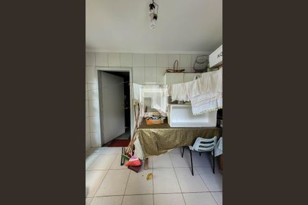 Casa à venda com 325m², 5 quartos e 5 vagas Casa à venda com 325m², 5 quartos e 5 vagasCozinha de apoio