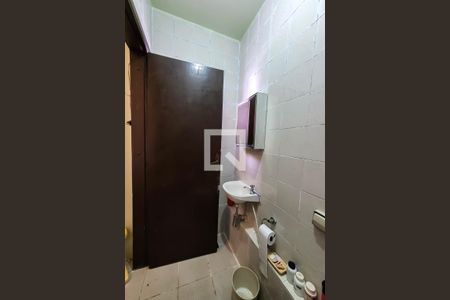 Casa à venda com 325m², 5 quartos e 5 vagas Casa à venda com 325m², 5 quartos e 5 vagasBanheiro Suíte de servico