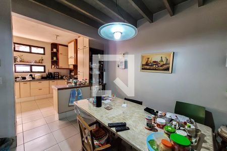 Casa à venda com 325m², 5 quartos e 5 vagas Casa à venda com 325m², 5 quartos e 5 vagasCopa