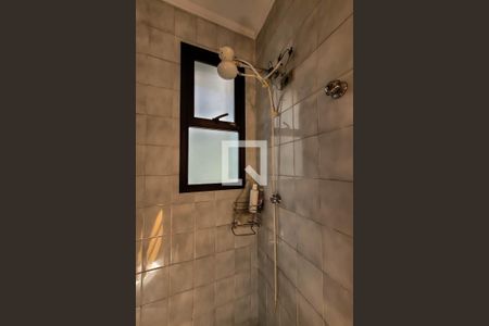 Casa à venda com 325m², 5 quartos e 5 vagas Casa à venda com 325m², 5 quartos e 5 vagasBanheiro de serviço