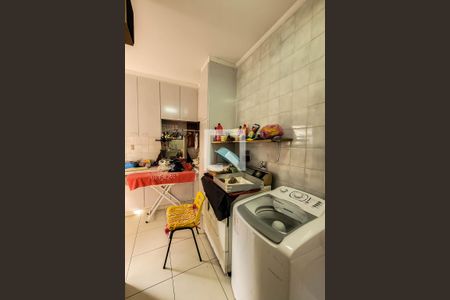 Casa à venda com 325m², 5 quartos e 5 vagas Casa à venda com 325m², 5 quartos e 5 vagasÁrea de Serviço