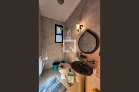 Casa à venda com 325m², 5 quartos e 5 vagas Casa à venda com 325m², 5 quartos e 5 vagasBanheiro de serviço