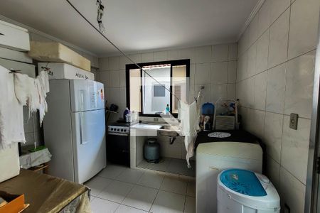 Casa à venda com 325m², 5 quartos e 5 vagas Casa à venda com 325m², 5 quartos e 5 vagasCozinha de apoio