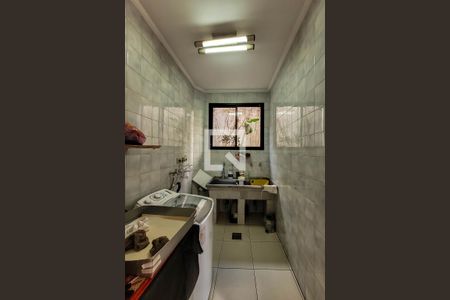 Casa à venda com 325m², 5 quartos e 5 vagas Casa à venda com 325m², 5 quartos e 5 vagasÁrea de Serviço