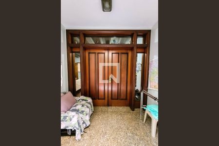 Casa à venda com 325m², 5 quartos e 5 vagas Casa à venda com 325m², 5 quartos e 5 vagasHall