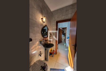 Casa à venda com 325m², 5 quartos e 5 vagas Casa à venda com 325m², 5 quartos e 5 vagasBanheiro de serviço