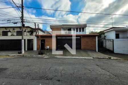 Casa à venda com 325m², 5 quartos e 5 vagas Casa à venda com 325m², 5 quartos e 5 vagasFachada