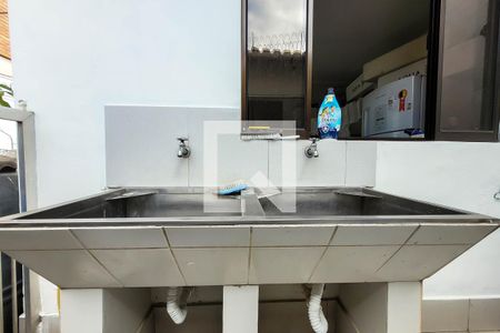 Casa à venda com 325m², 5 quartos e 5 vagas Casa à venda com 325m², 5 quartos e 5 vagasÁrea de Serviço de apoio