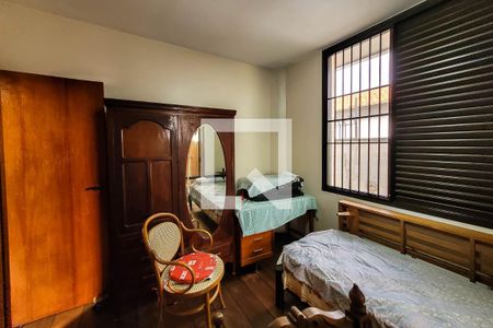 Casa à venda com 325m², 5 quartos e 5 vagas Casa à venda com 325m², 5 quartos e 5 vagasSuíte 3