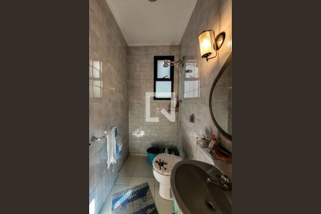 Casa à venda com 325m², 5 quartos e 5 vagas Casa à venda com 325m², 5 quartos e 5 vagasBanheiro de serviço