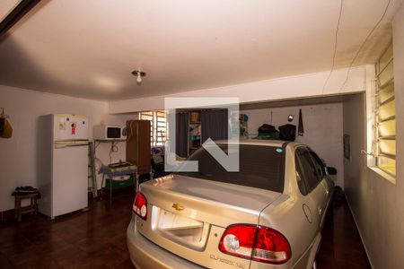 Casa à venda com 170m², 4 quartos e 12 vagas Casa à venda com 170m², 4 quartos e 12 vagasGaragem