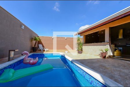 Casa à venda com 160m², 3 quartos e 5 vagas Casa à venda com 160m², 3 quartos e 5 vagasPiscina