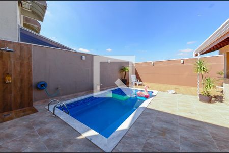 Casa à venda com 160m², 3 quartos e 5 vagas Casa à venda com 160m², 3 quartos e 5 vagasPiscina