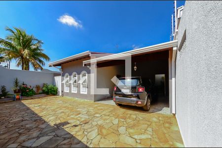 Casa à venda com 160m², 3 quartos e 5 vagas Casa à venda com 160m², 3 quartos e 5 vagasFachada